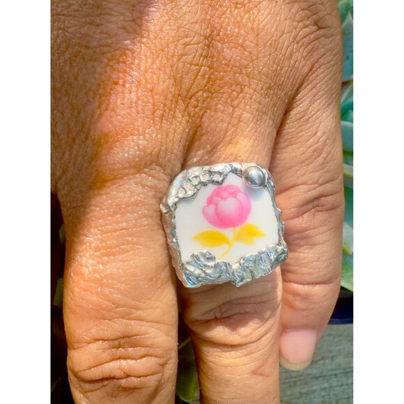 Artisan-crafted Broken China Ring with a Silver Spoon Band & Boho-Metalwork 7.5 - Picture 8 of 12